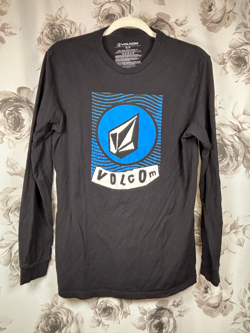 Volcom long sleeve men's size M shirt